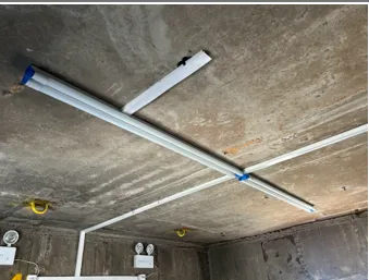 [SML012] Lampara de emergencia en sala de máquinas