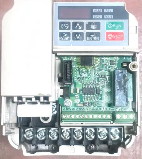 [VA-0011] VARIADOR DE FRECUENCIA YASKAWA   